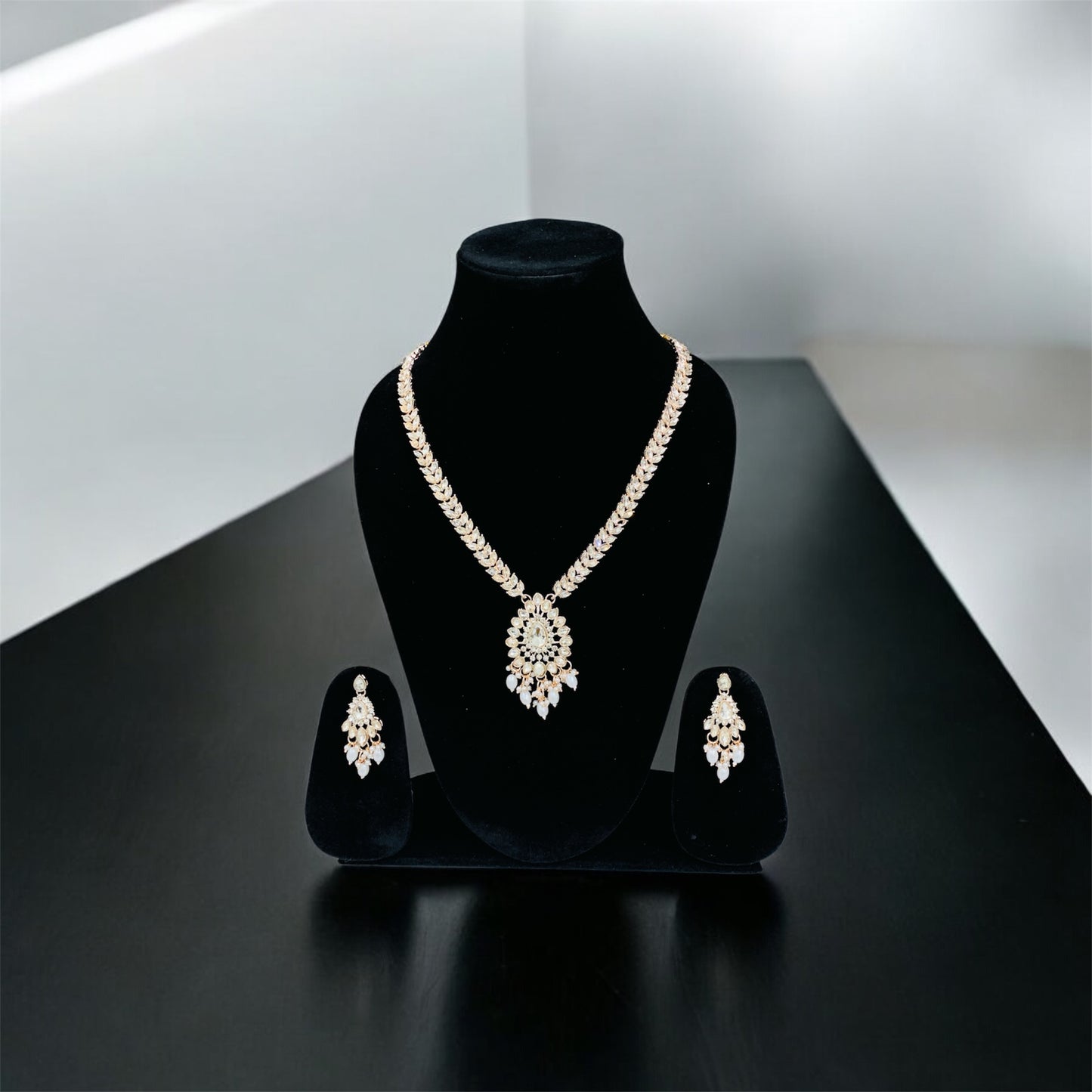 श्रीराधाराधिका kundan Bridal Necklace with Matching Earrings