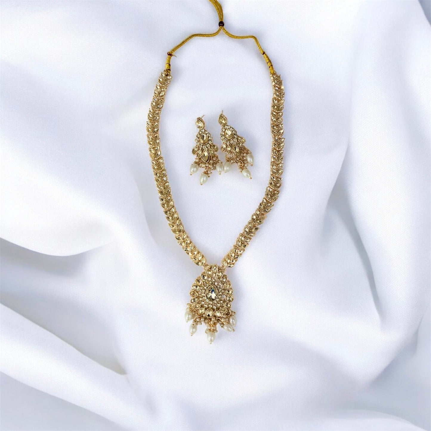 श्रीराधाराधिका kundan Bridal Necklace with Matching Earrings