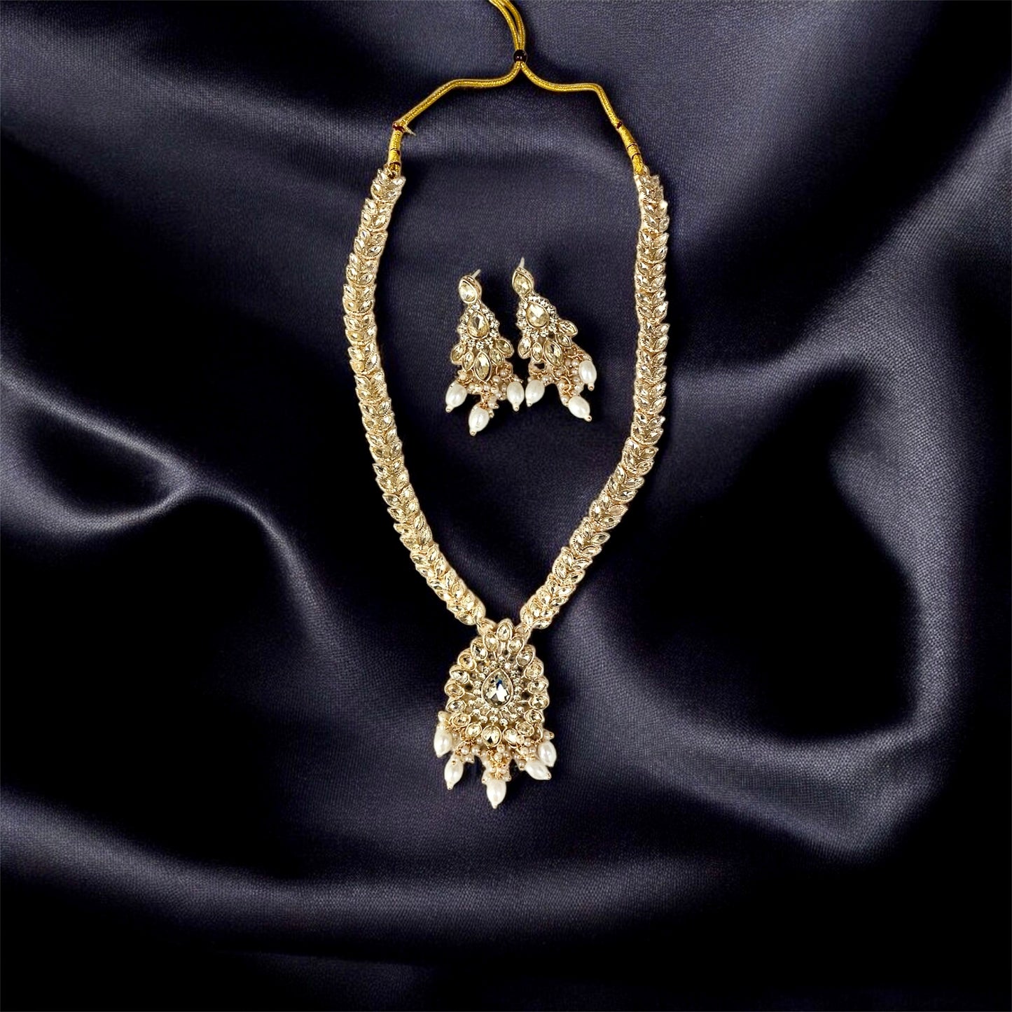 श्रीराधाराधिका kundan Bridal Necklace with Matching Earrings