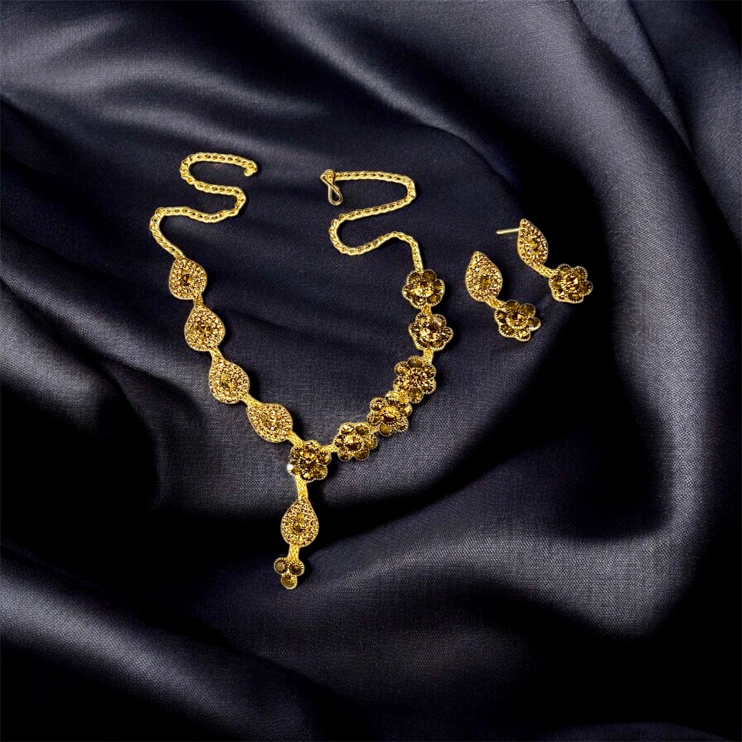 जगदीशा Traditional Gold Plated Floral Necklace