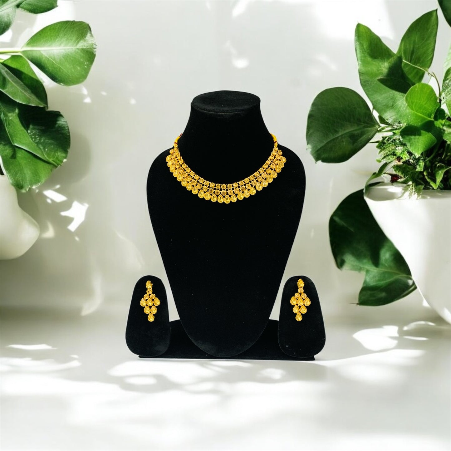 पद्मा Gold Plated Kundan Necklace