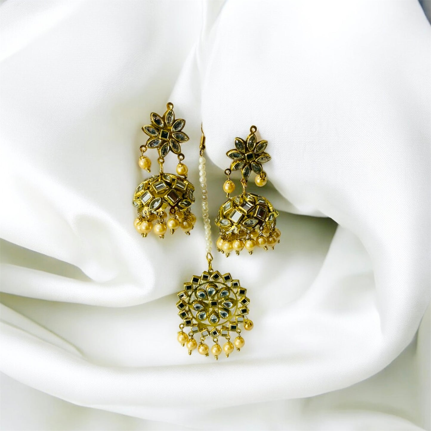 सुभांगी Gold-Plated Kundan Jhumka Earrings with Maang Tikka Set