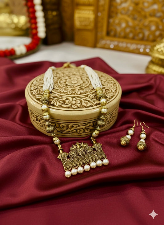 “विशाखा” Antique Pearl Temple Necklace Set