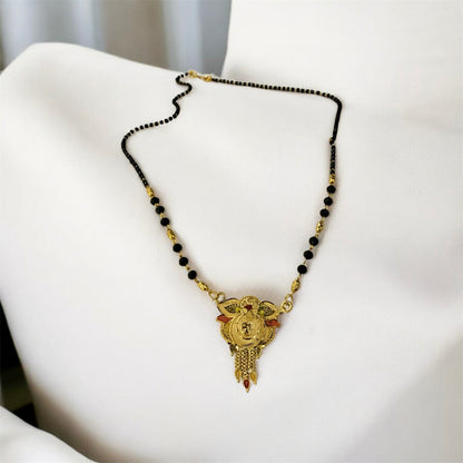 Close-up of Adhya mangal sutra pendant — buy mangal sutra India